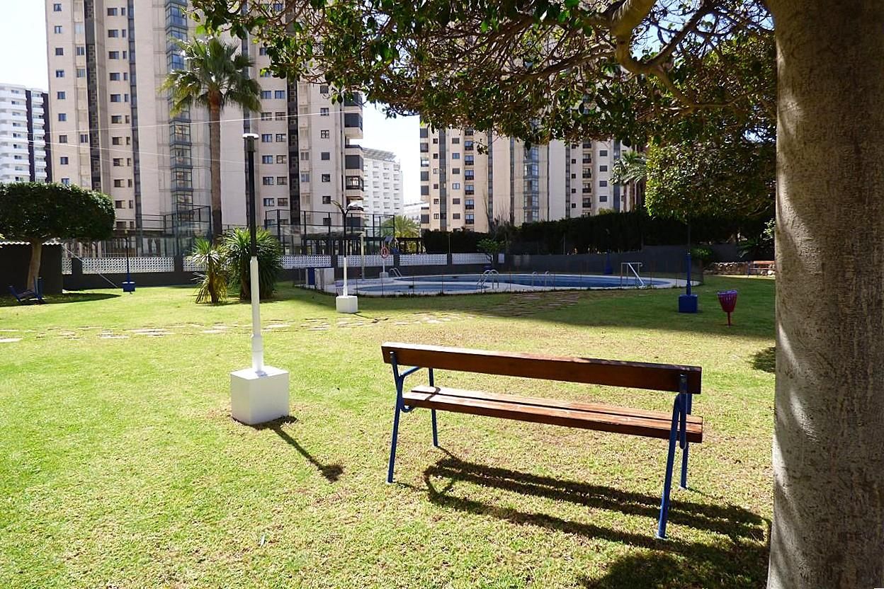 Piscina de Pis en venda en Benidorm amb Moblat