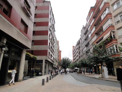 Vista exterior de Pis en venda en Bilbao  amb Calefacció