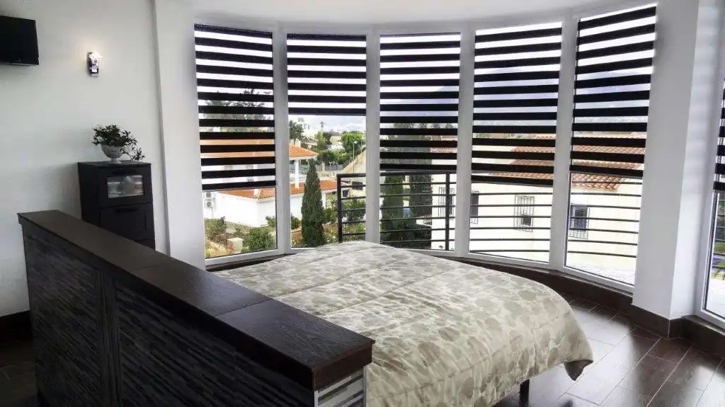 Habitación de Casa o chalet en venta en L'Alfàs del Pi con Aire acondicionado, Calefacción y Jardín privado