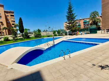 Pis amb piscina en venda a Calle Calle Castor