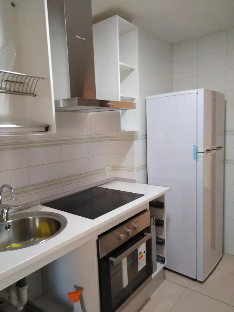 Cuina de Apartament de lloguer en Ciudad Real amb Moblat