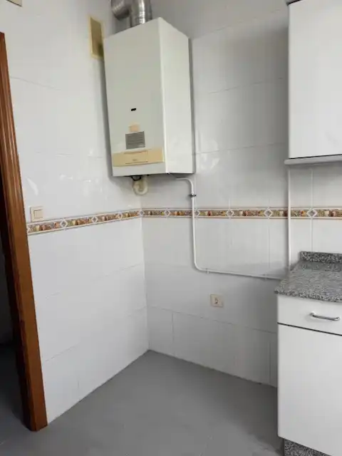 Badezimmer von Dachboden zum Verkauf in Taramundi mit Heizung, Möbliert und Ofen
