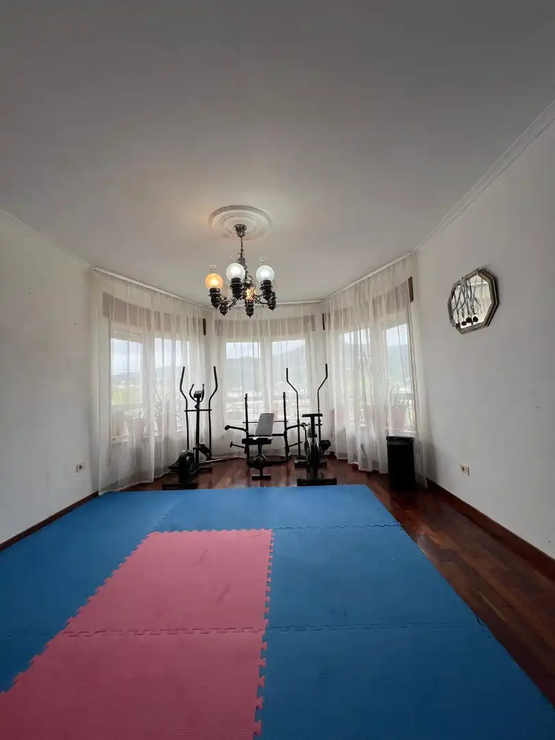 Sala d'estar de Casa o xalet en venda en Viveiro amb Calefacció, Jardí privat i Parquet