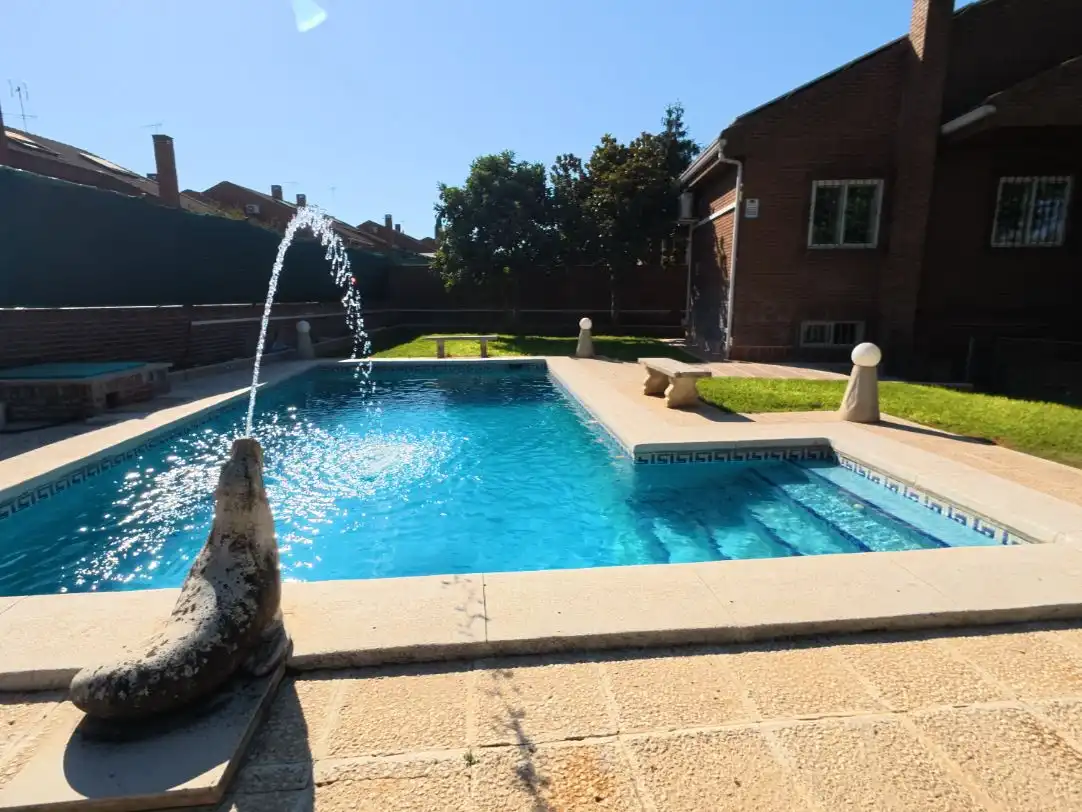 Swimming pool of Houses for sale in Camarma de Esteruelas, Madrid