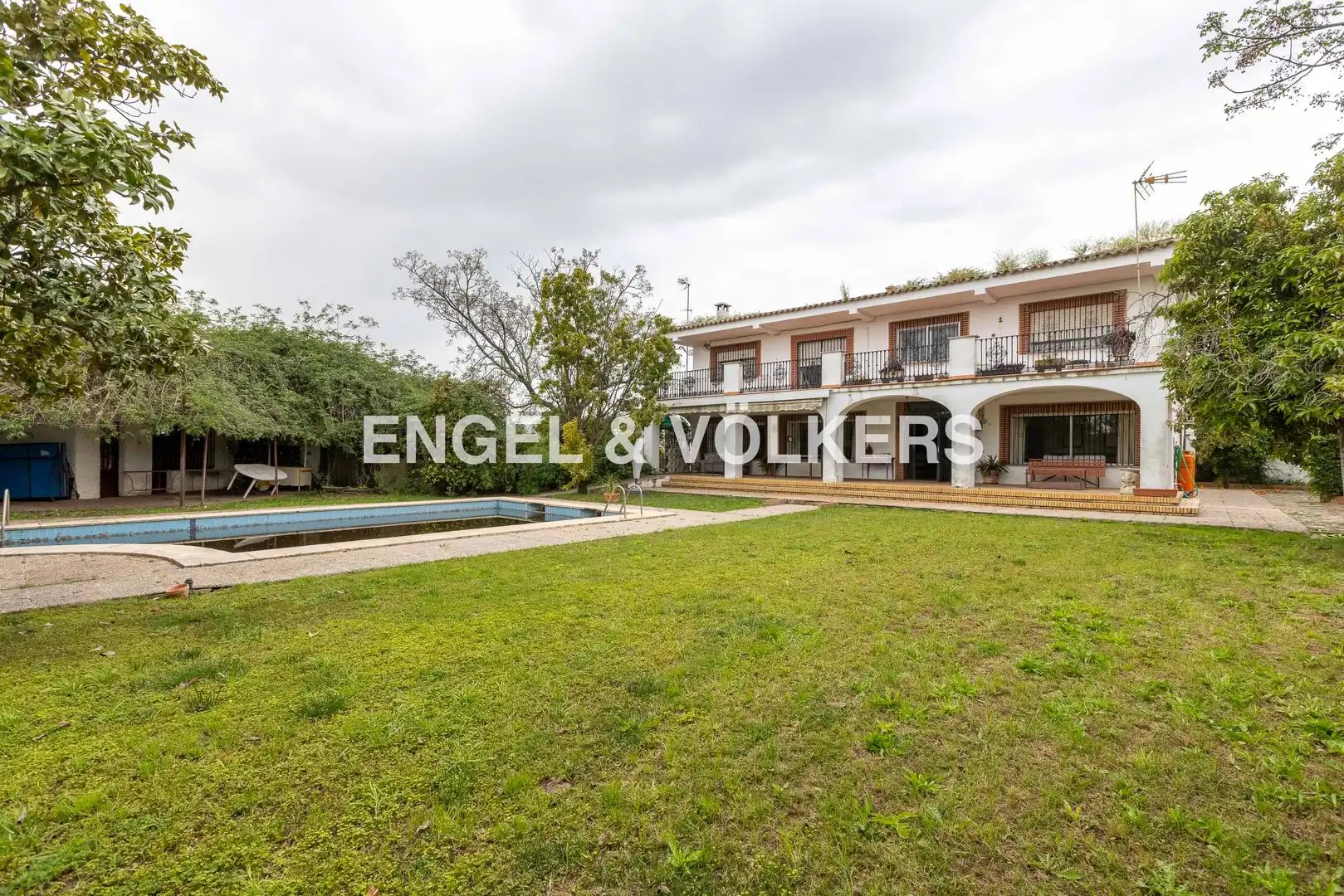 Casa rústica amb terrassa en venda a Sanlúcar la Mayor, imagen 53