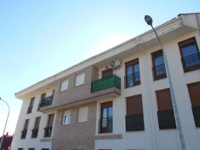 Vista exterior de Pis en venda en Candeleda amb Calefacció