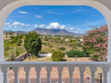 Chalet con piscina en venta en Manilva Pueblo