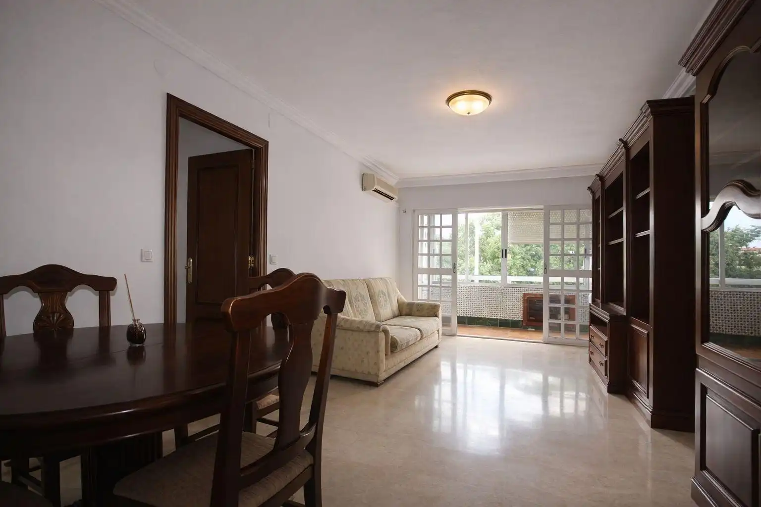 Living room of Flat for sale in  Sevilla Capital  with Terrace and Storage room