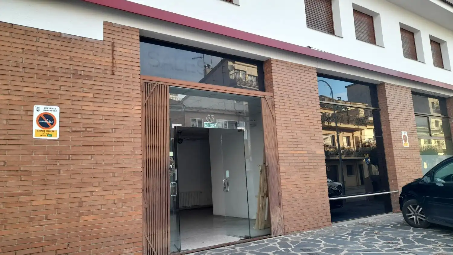 Vista exterior de Edifici en venda en Llinars del Vallès