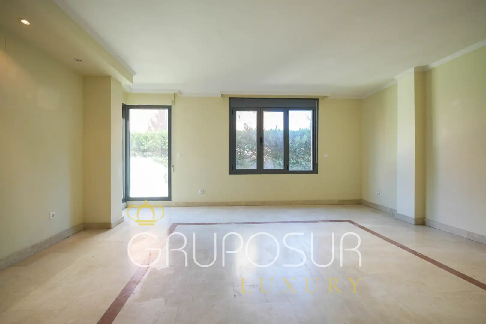 Sala d'estar de Casa adosada en venda en Valladolid amb Calefacció, Jardí privat i Parquet