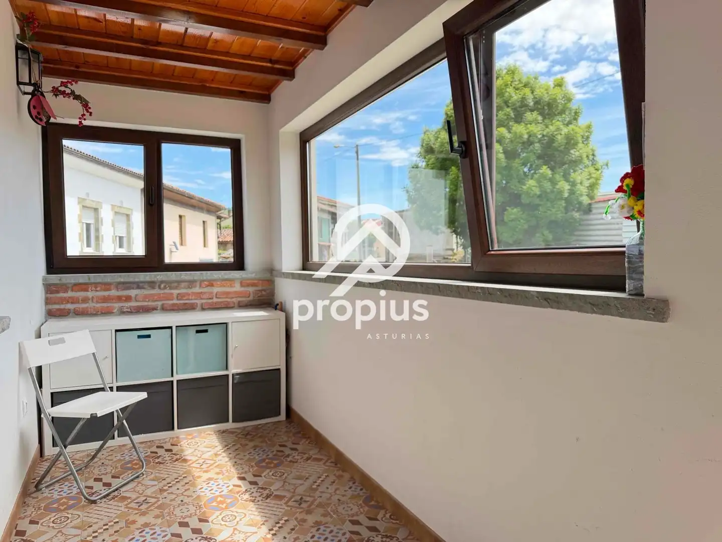 Vista exterior de Casa o xalet en venda en Sariego amb Calefacció, Parquet i Traster