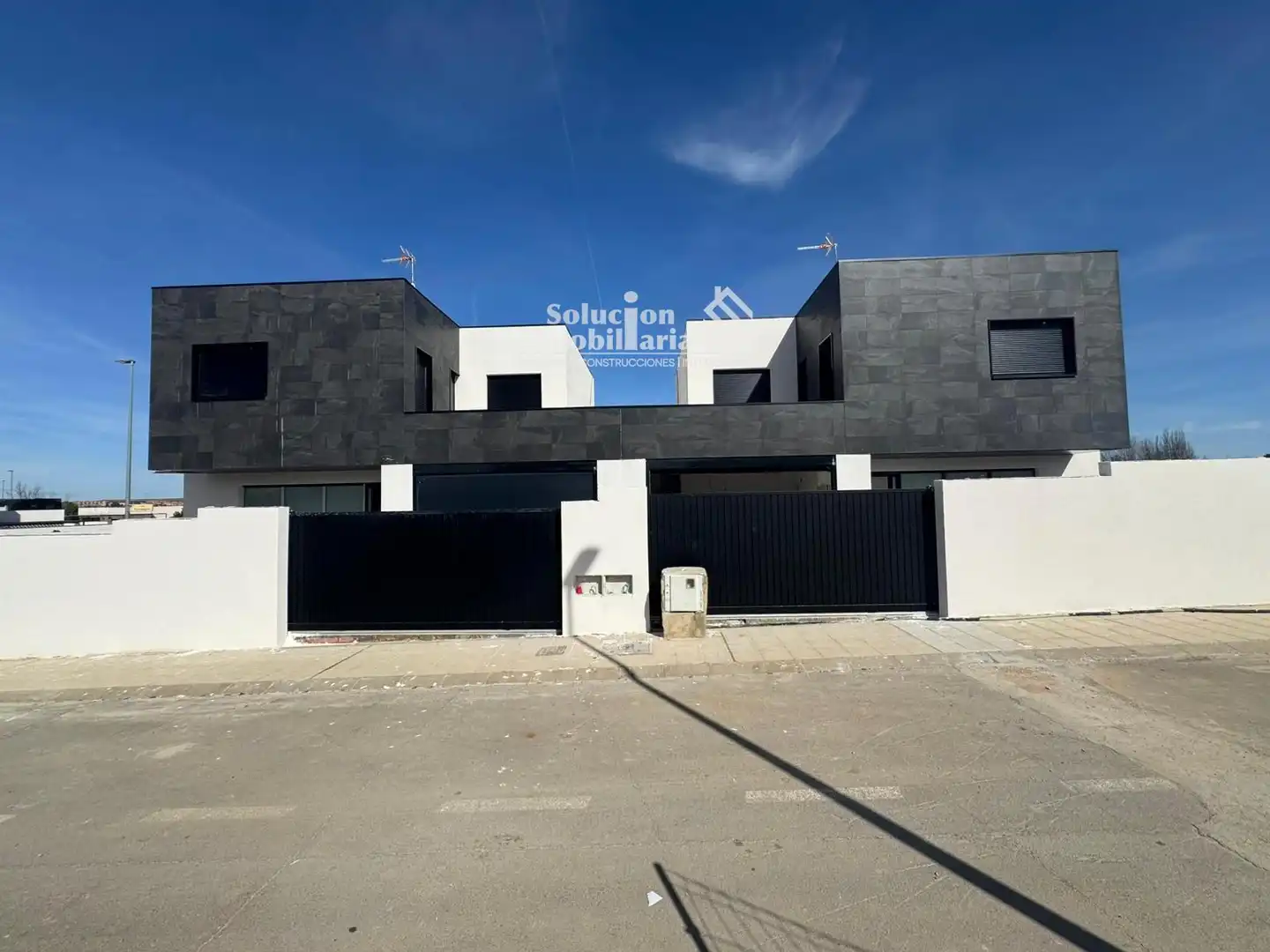 Exterior view of Detached homes for sale in Carbajosa de la Sagrada  with Heating, Terrace and Storage room