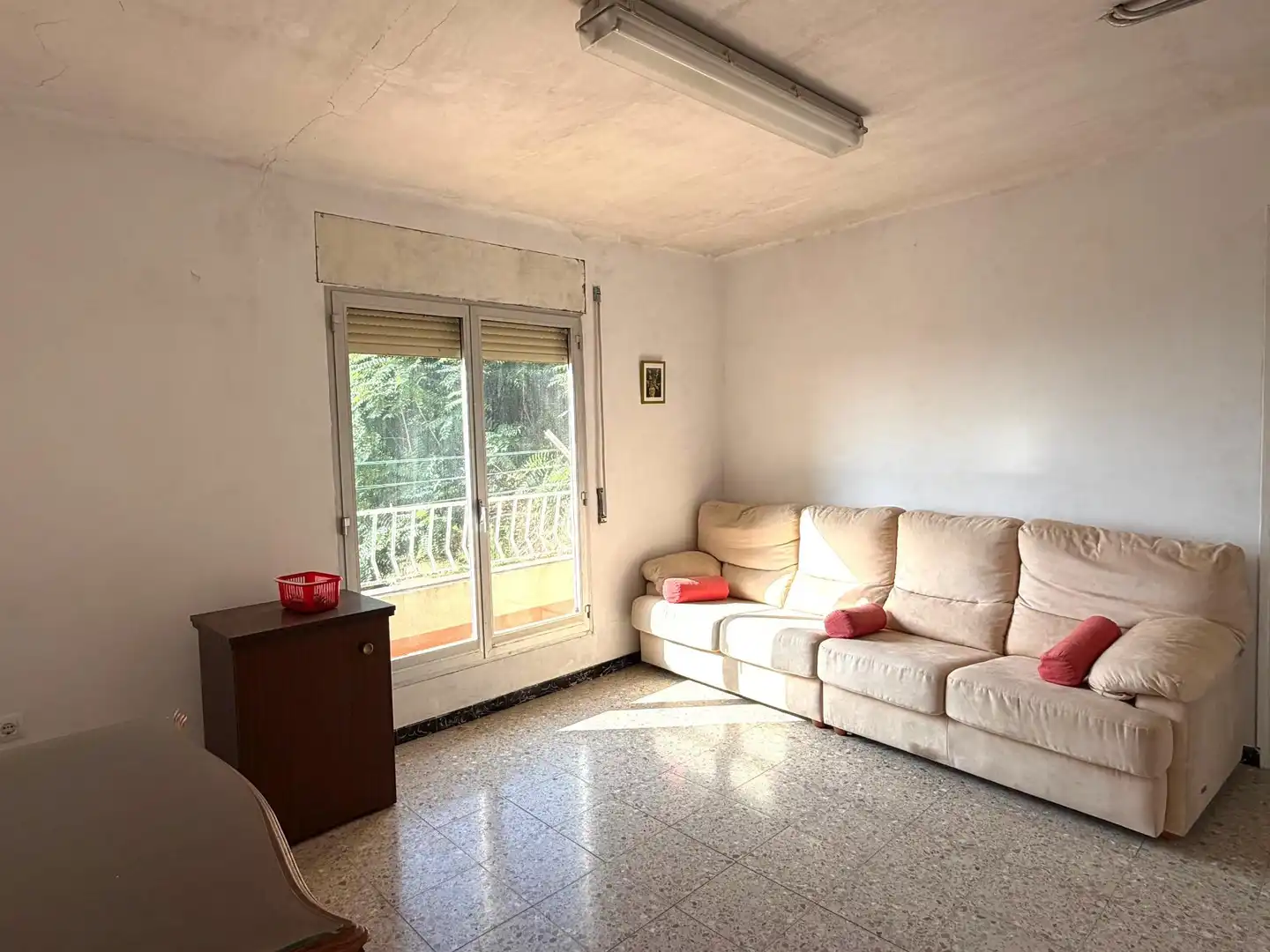 Sala d'estar de Casa o xalet en venda en Argençola amb Calefacció, Traster i Moblat