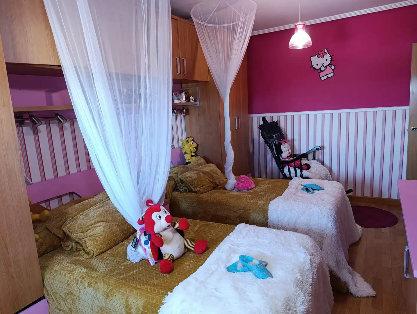 Habitación de Casa adosada en venta en Valverde de la Virgen con Jardín privado, Terraza y Balcón