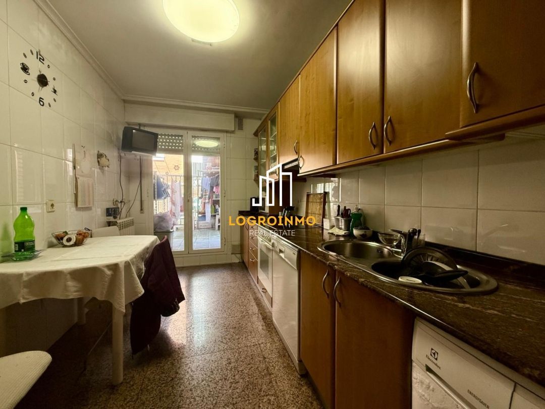 Cuina de Pis en venda en  Logroño amb Calefacció, Terrassa i Traster