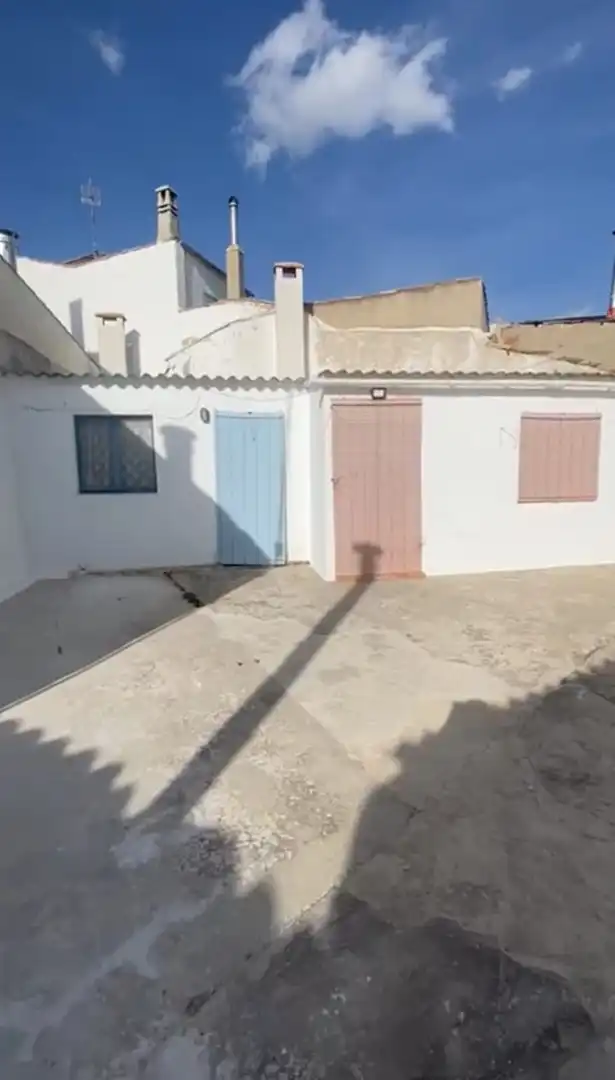 Vista exterior de Casa o xalet en venda en Campillo de Altobuey amb Traster i Moblat