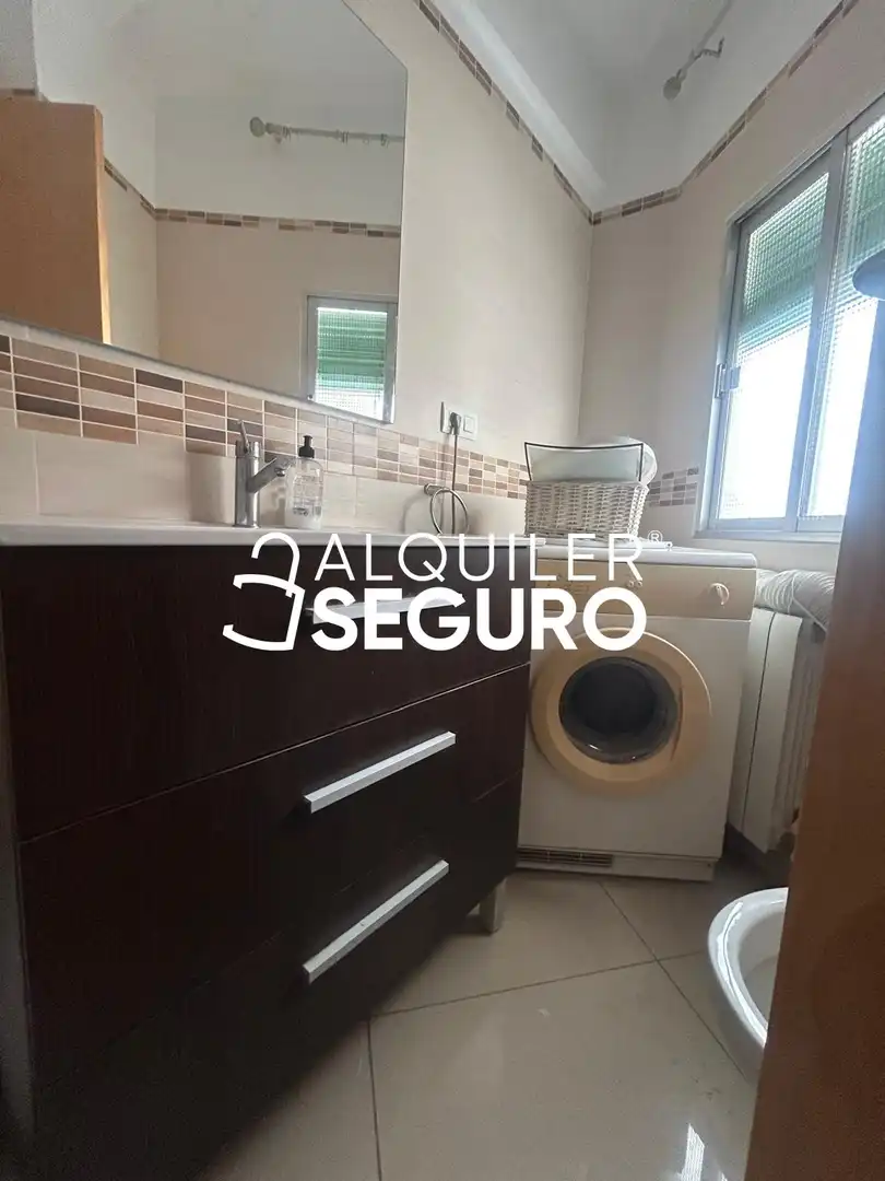 Baño de Piso de alquiler en Granada con Aire acondicionado, Calefacción y Terraza
