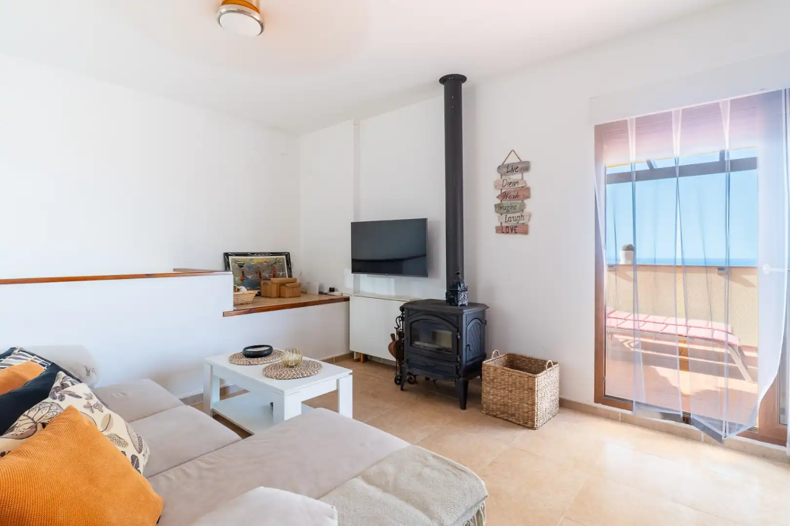 Sala de estar de Apartamento en venta en El Ràfol d'Almúnia con Calefacción, Terraza y Piscina
