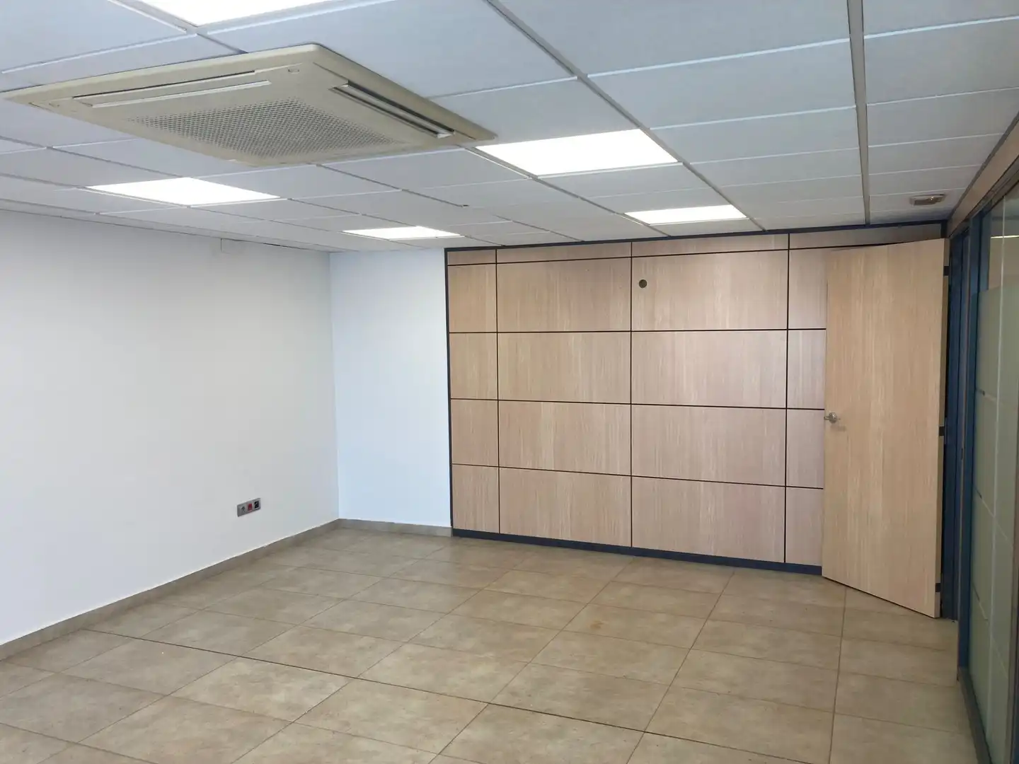 Locale commerciale in affitto a Academia 23, imagen 34