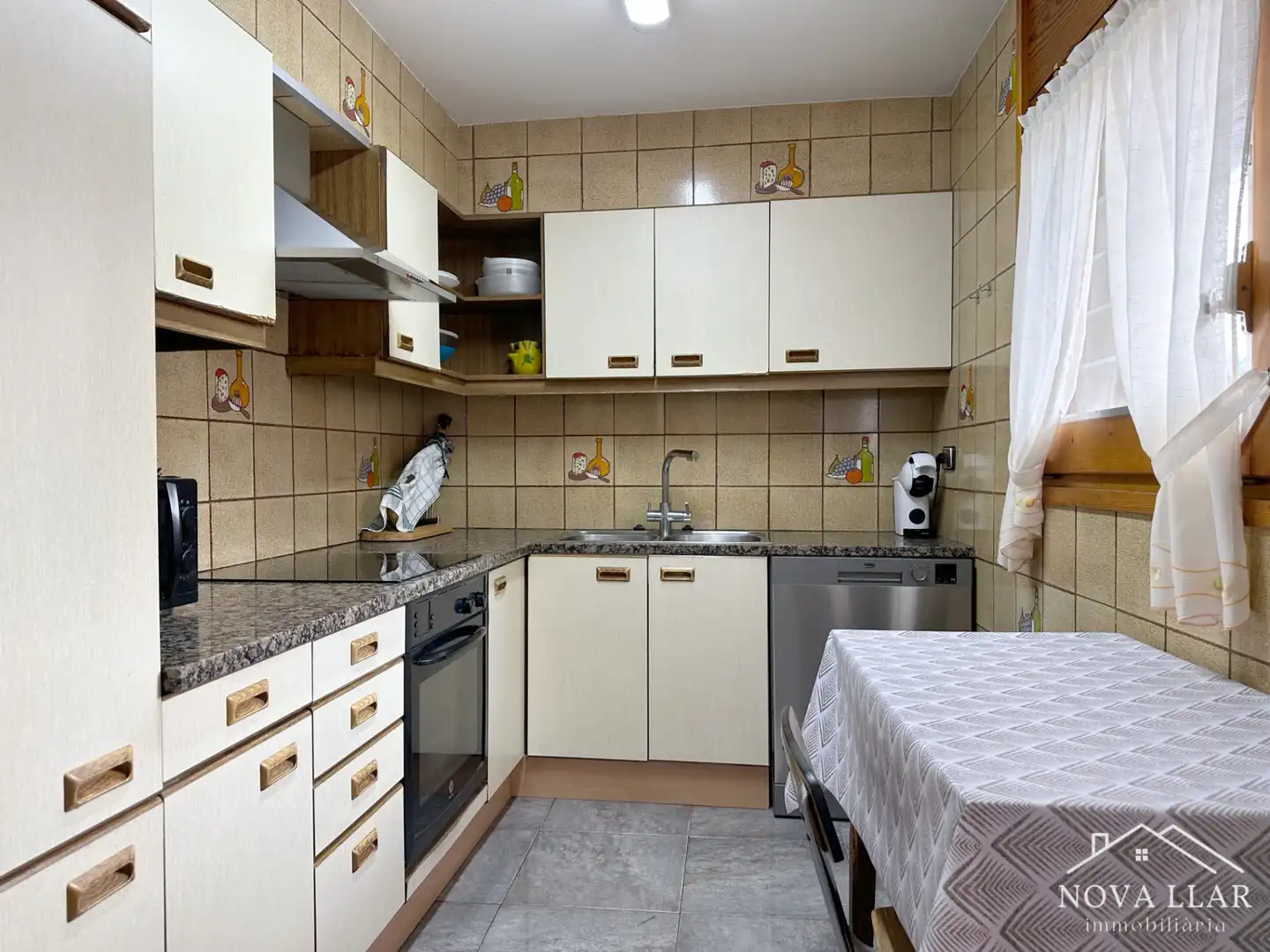 Cuina de Casa adosada en venda en Gombrèn amb Calefacció, Parquet i Forn