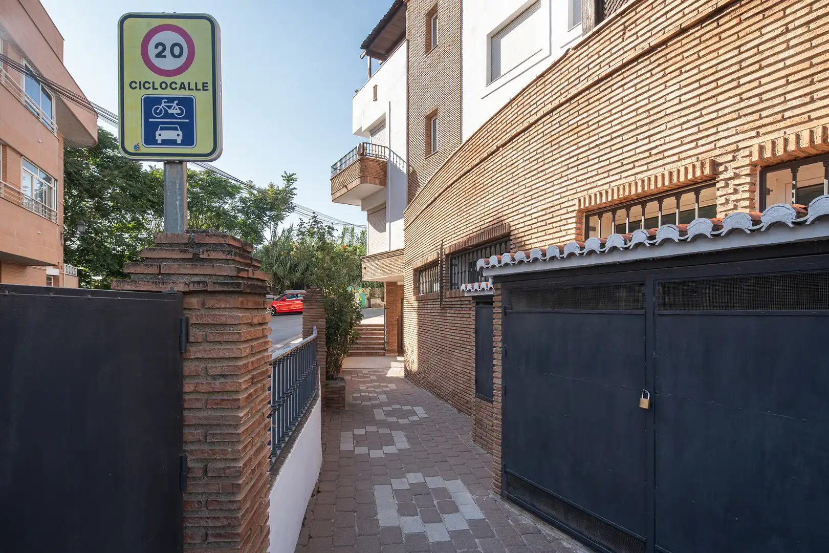 Vista exterior de Pis en venda en Cenes de la Vega amb Moblat i Internet
