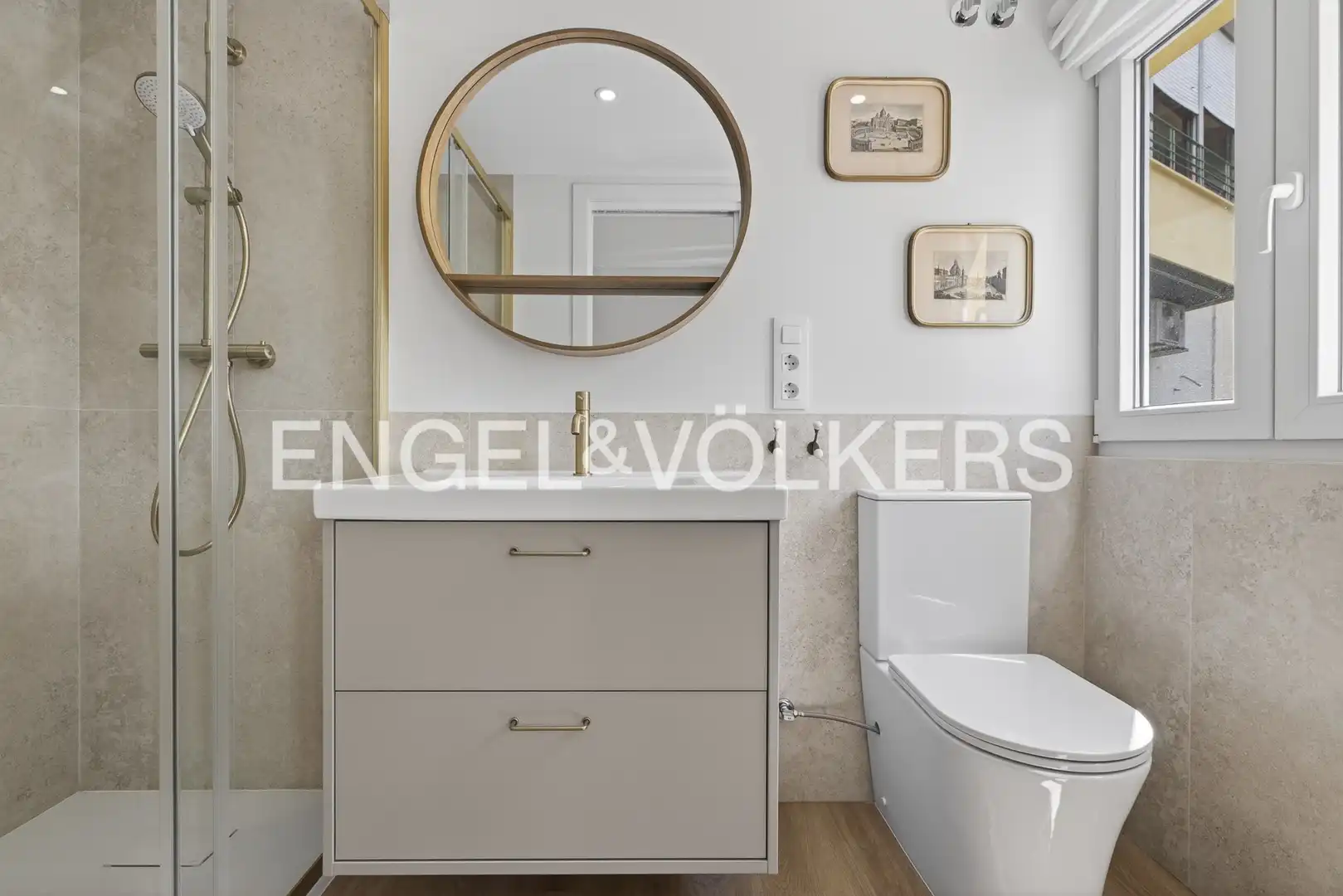 Bathroom of Flat for sale in Sevilla  with Heating, Parquet flooring and Terrace