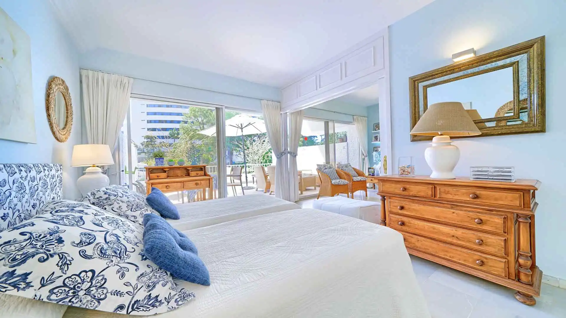 Habitación de Apartamento en venta en Marbella con Aire acondicionado, Terraza y Piscina
