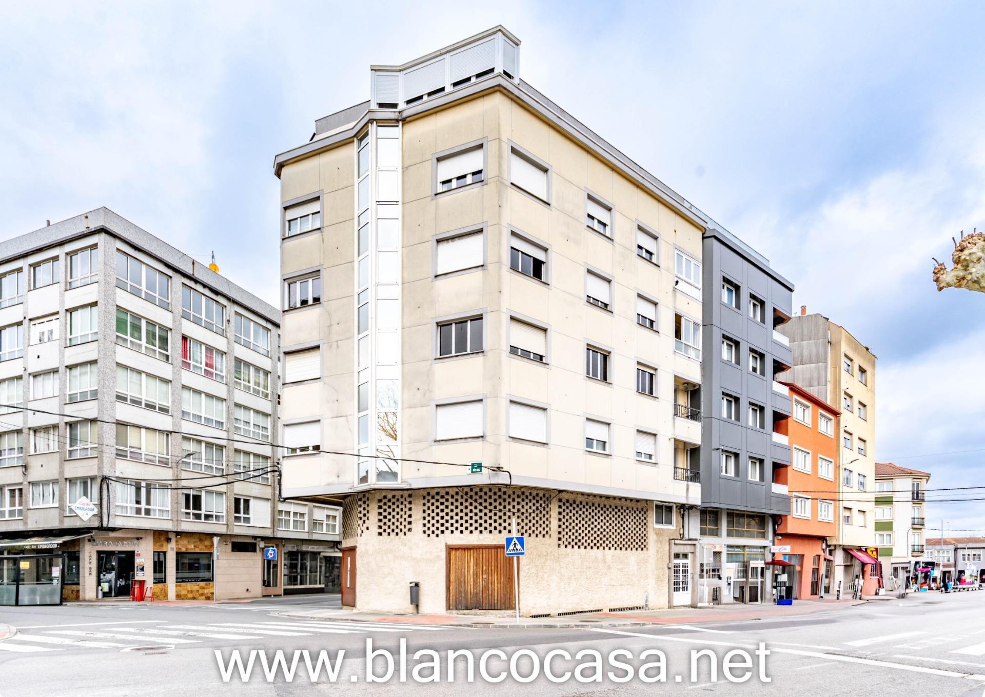 Vista exterior de Pis en venda en Carballo amb Terrassa