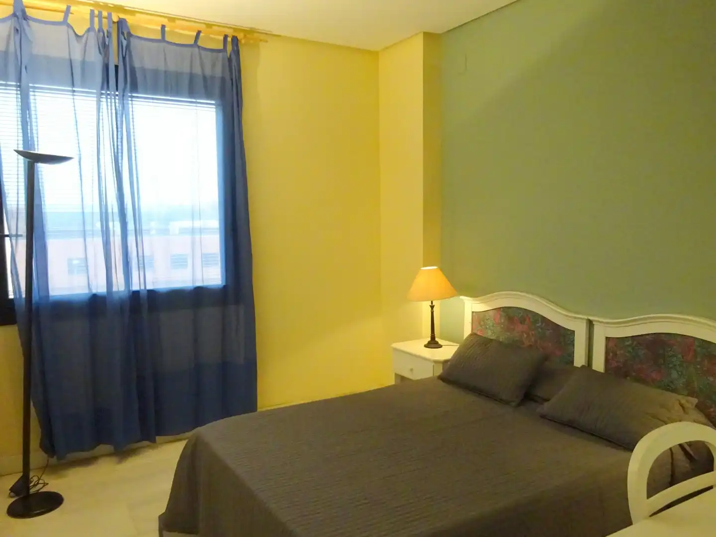 Habitación de Apartamento de alquiler en Sevilla con Aire acondicionado, Calefacción y Amueblado