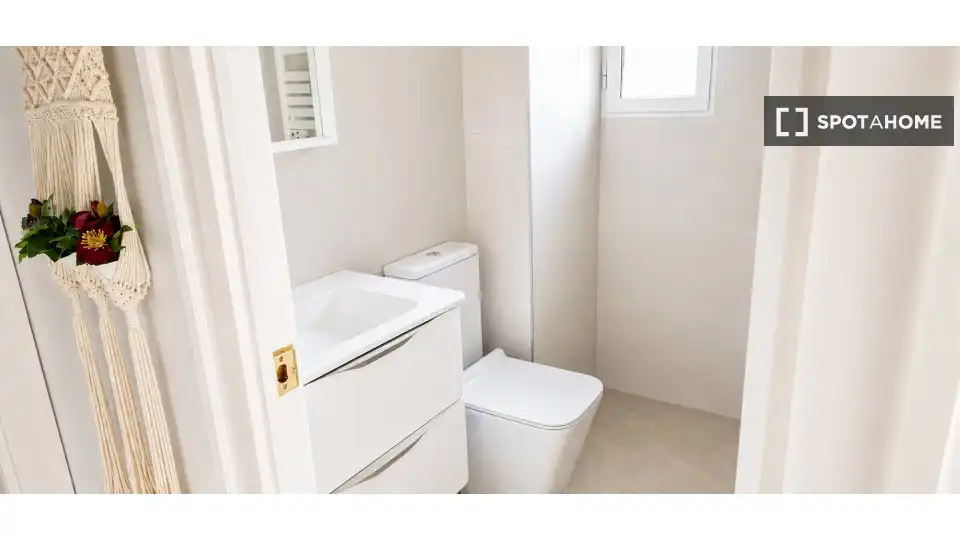 Badezimmer von Wohnung zur Miete in Pobles del Sud