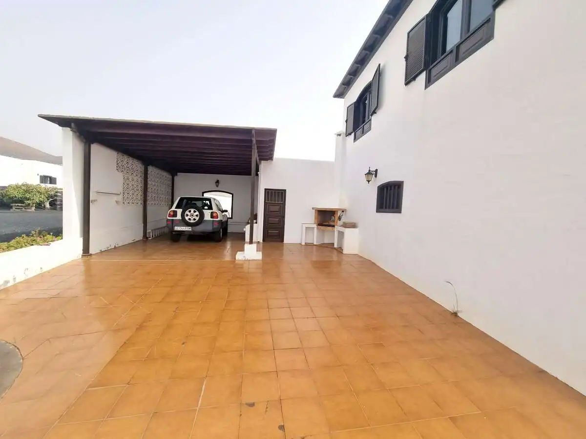 Vista exterior de Casa o chalet en venta en Tías con Jardín privado, Terraza y Amueblado