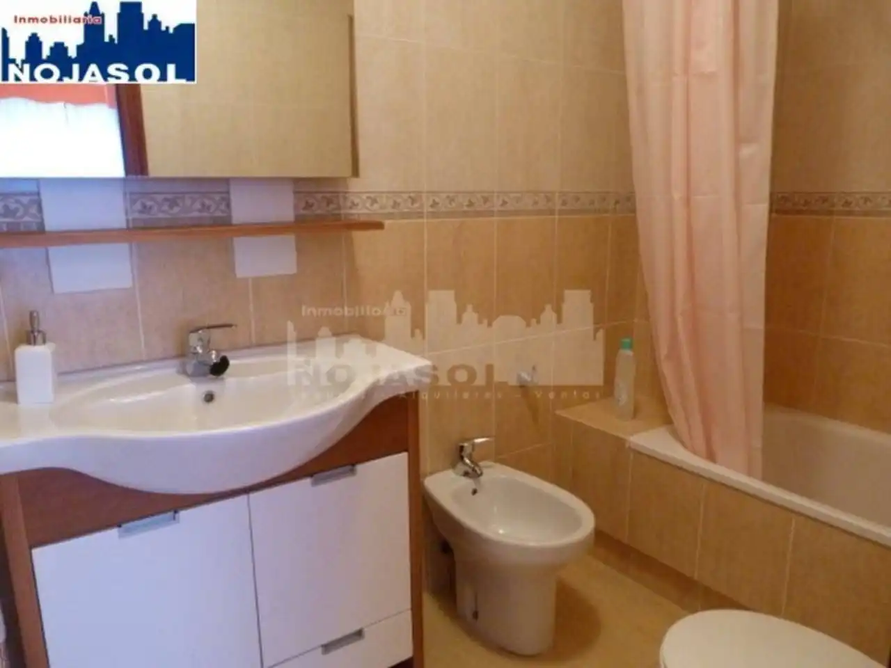 Bany de Apartament de lloguer en Noja amb Calefacció, Jardí privat i Terrassa