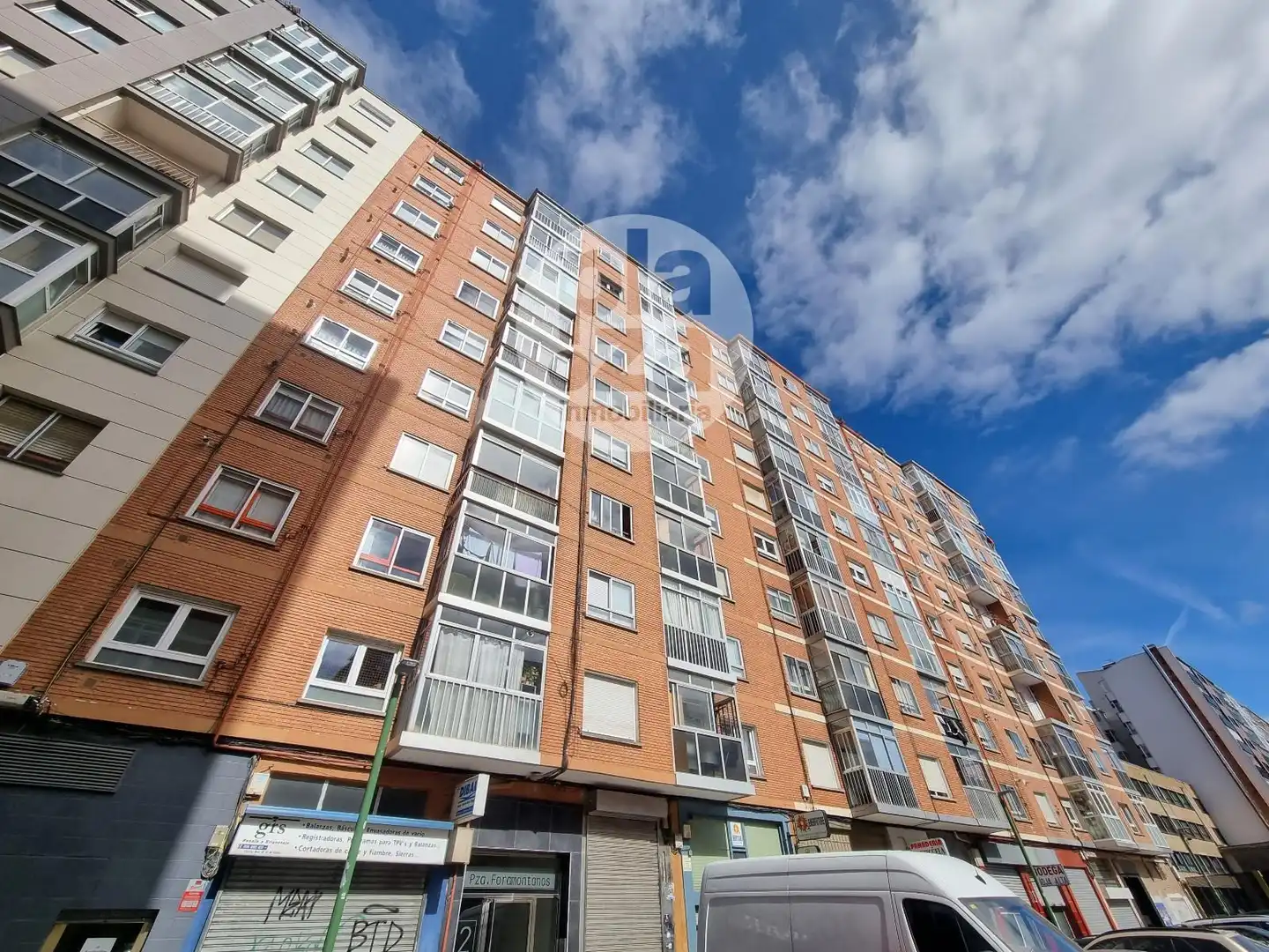 Vista exterior de Pis en venda en Burgos amb Calefacció, Terrassa i Moblat