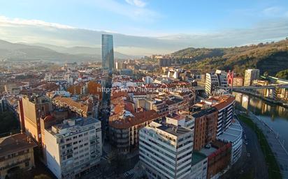 Vista exterior de Pis en venda en Bilbao  amb Aire condicionat i Terrassa