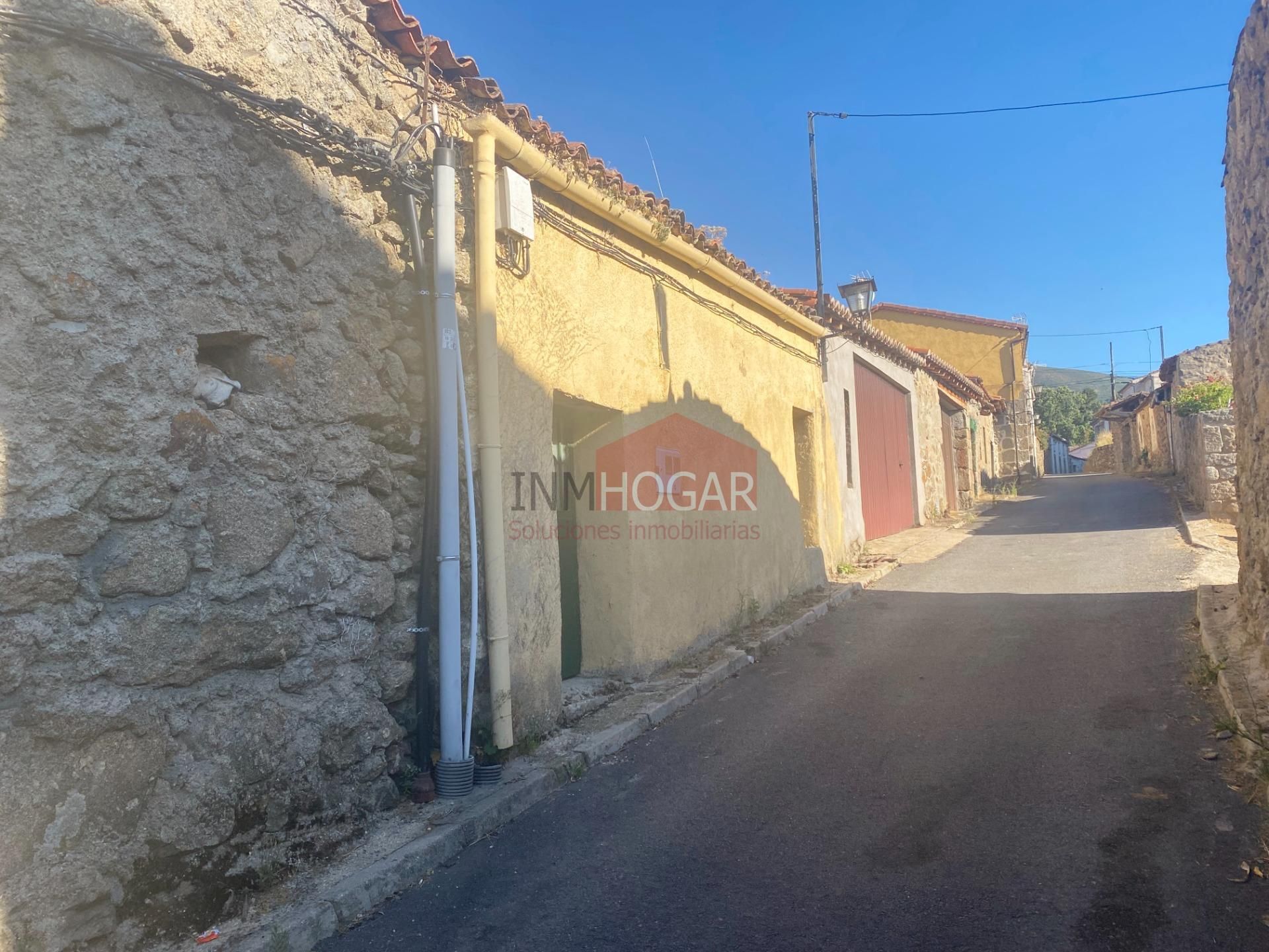 Vista exterior de Casa o xalet en venda en San Miguel de Corneja amb Jardí privat, Terrassa i Traster