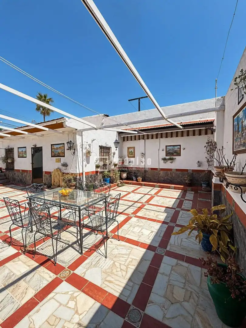 Vista exterior de Casa o chalet en venta en Mairena del Aljarafe con Aire acondicionado, Trastero y Alarma