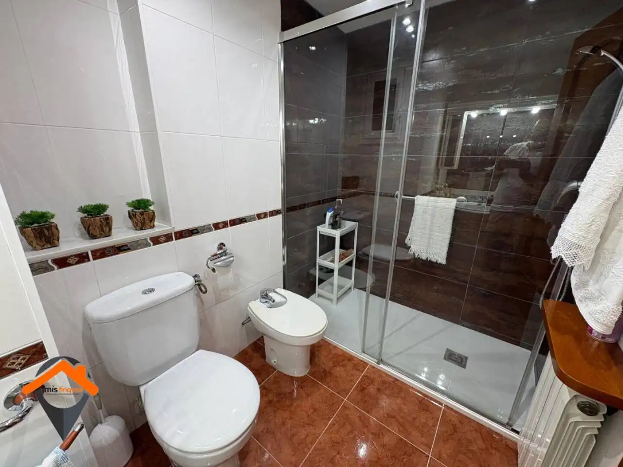 Bathroom of Flat for sale in Polinyà  with Air Conditioner, Heating and Parquet flooring