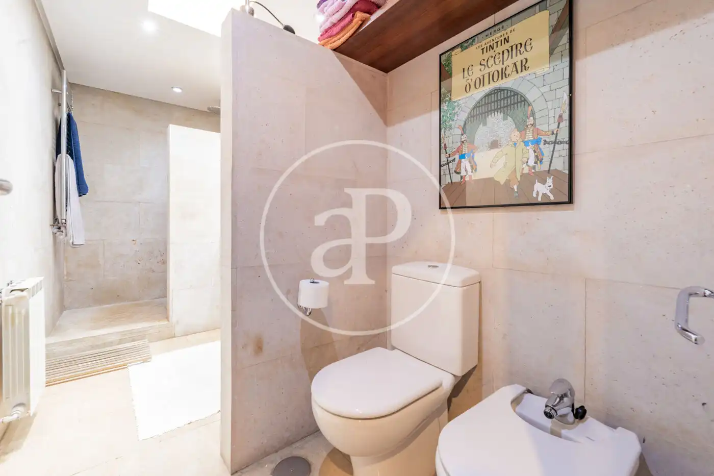 Baño de Casa adosada en venta en Madrid con Aire acondicionado, Calefacción y Jardín privado