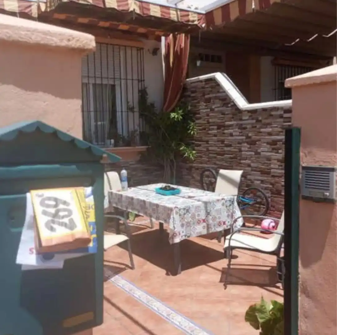Terrassa de Casa o xalet en venda en Dos Hermanas amb Aire condicionat, Jardí privat i Moblat