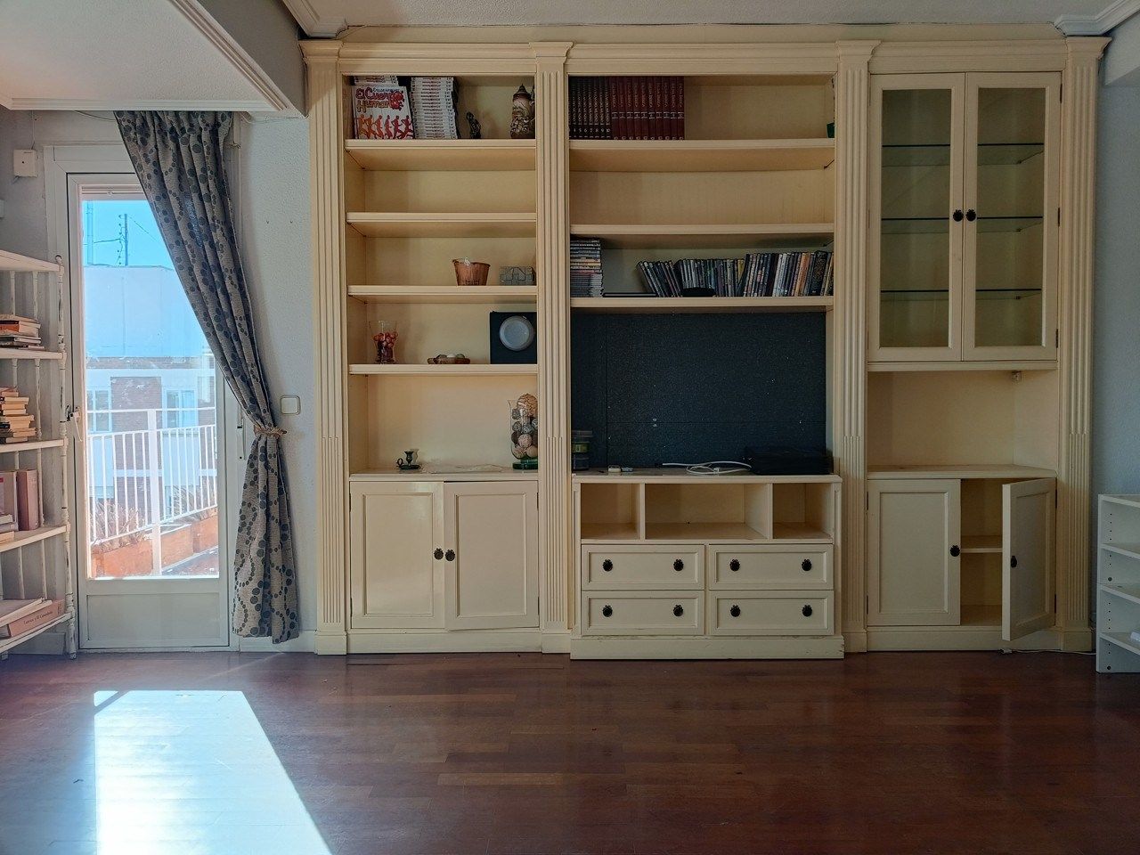 Living room of Flat to rent in  Madrid Capital  with Air Conditioner, Heating and Parquet flooring