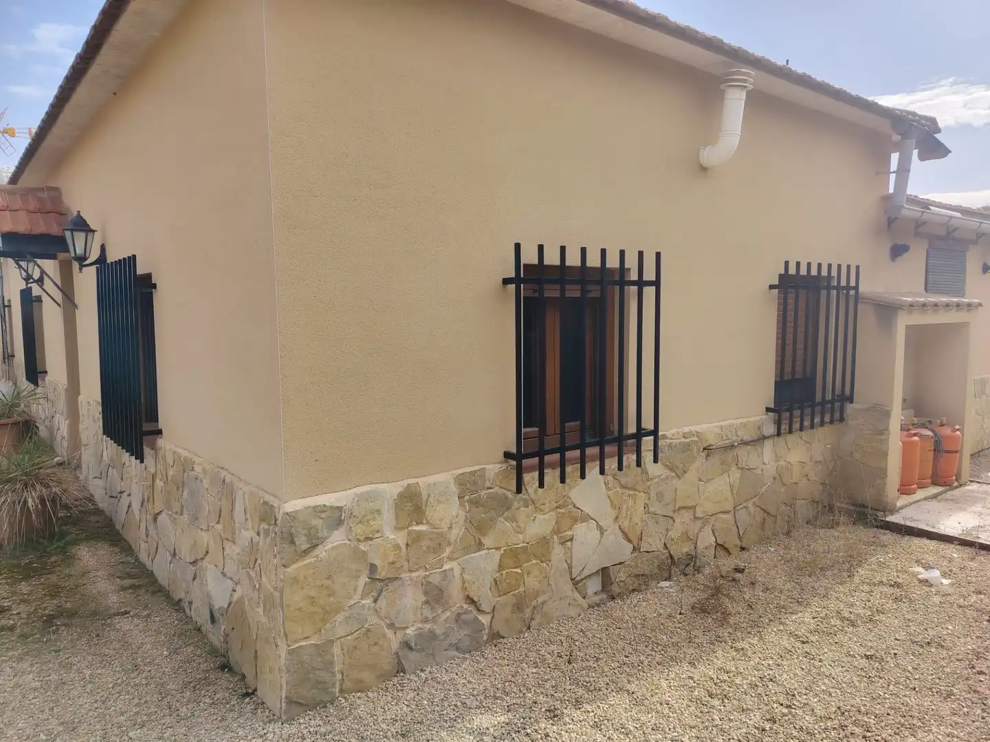 Vista exterior de Casa o xalet en venda en Beneixama amb Aire condicionat, Calefacció i Jardí privat