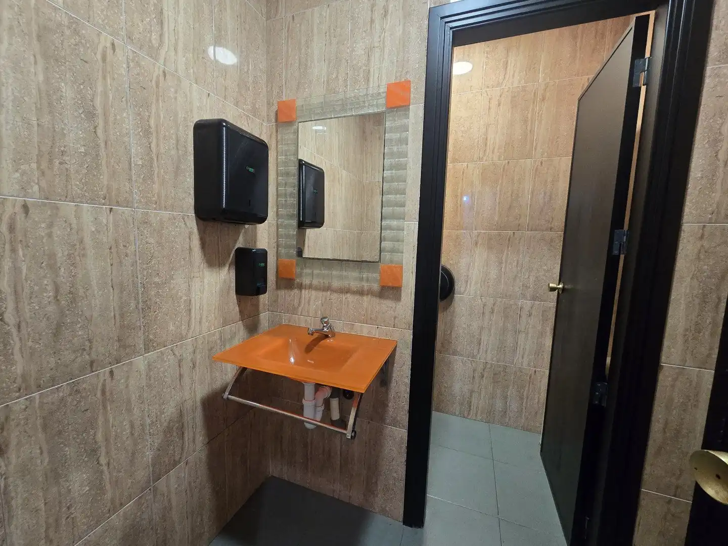Badezimmer von Geschaftsraum zum Verkauf in Huércal-Overa mit Klimaanlage, Terrasse und Möbliert
