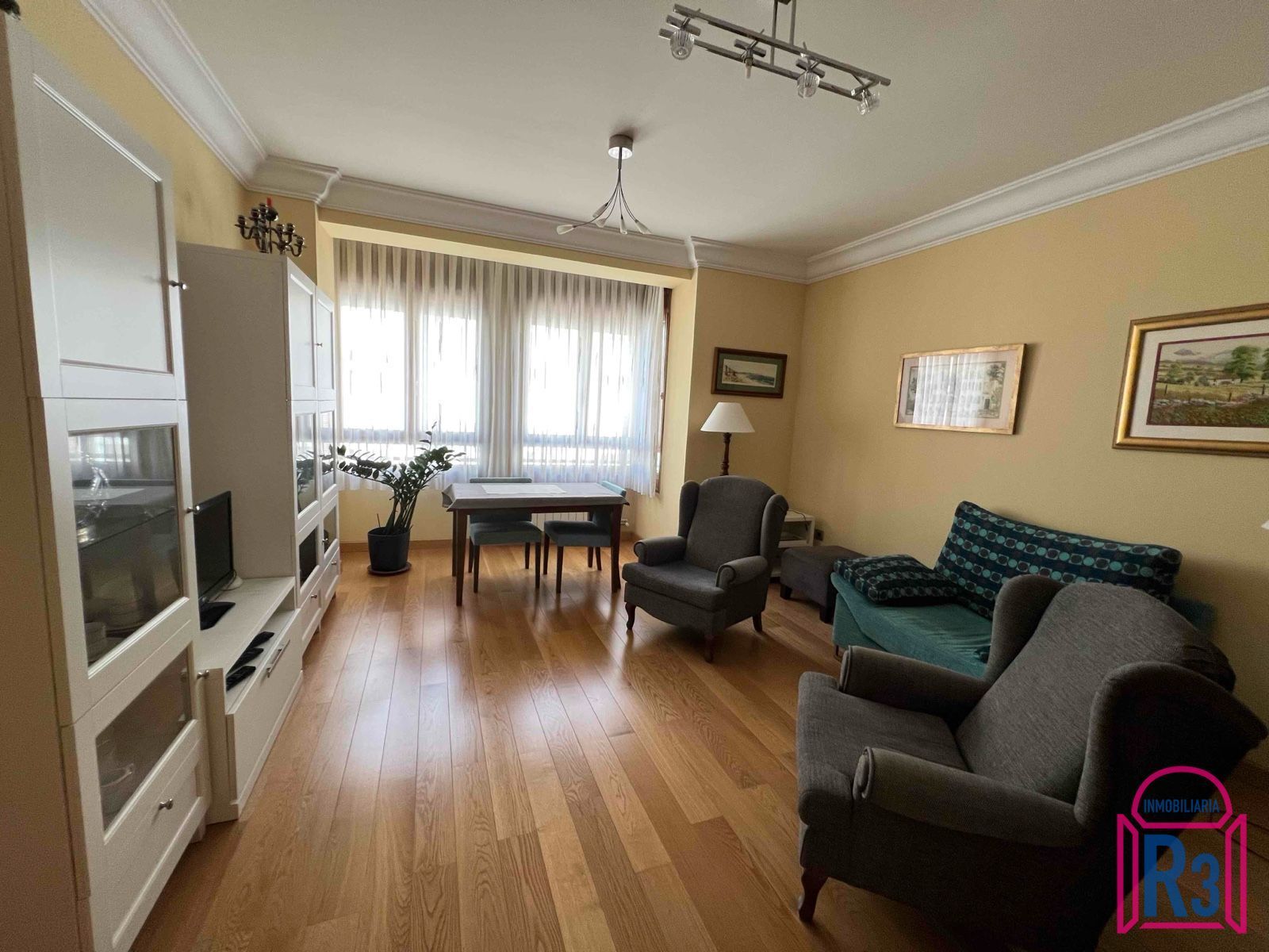 Sala de estar de Piso en venta en León Capital  con Calefacción y Trastero