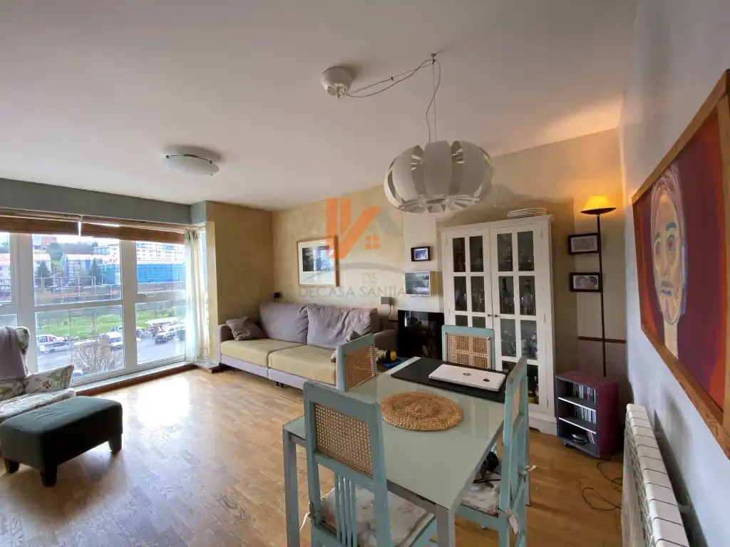 Vista exterior de Piso en venta en Santiago de Compostela  con Horno