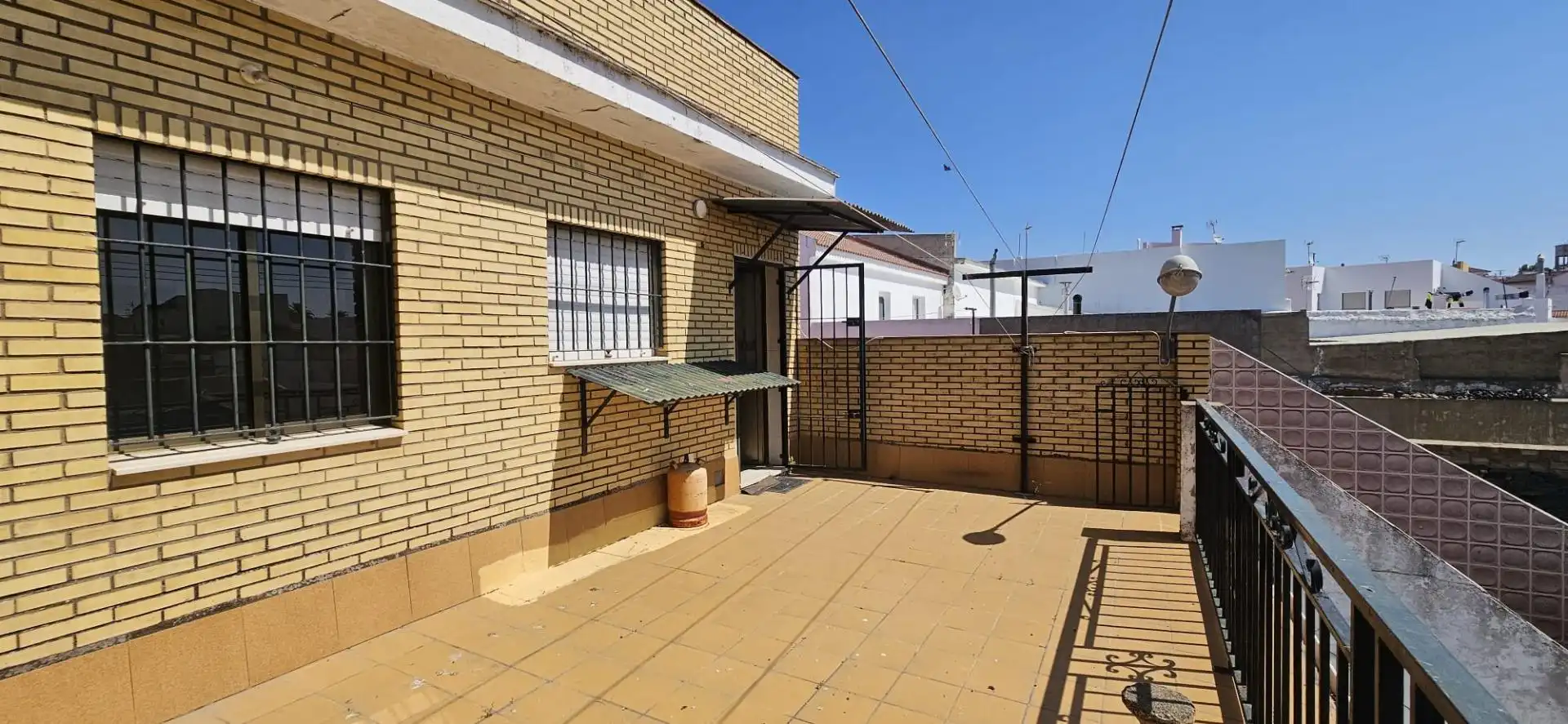 Vista exterior de Piso en venta en Gibraleón