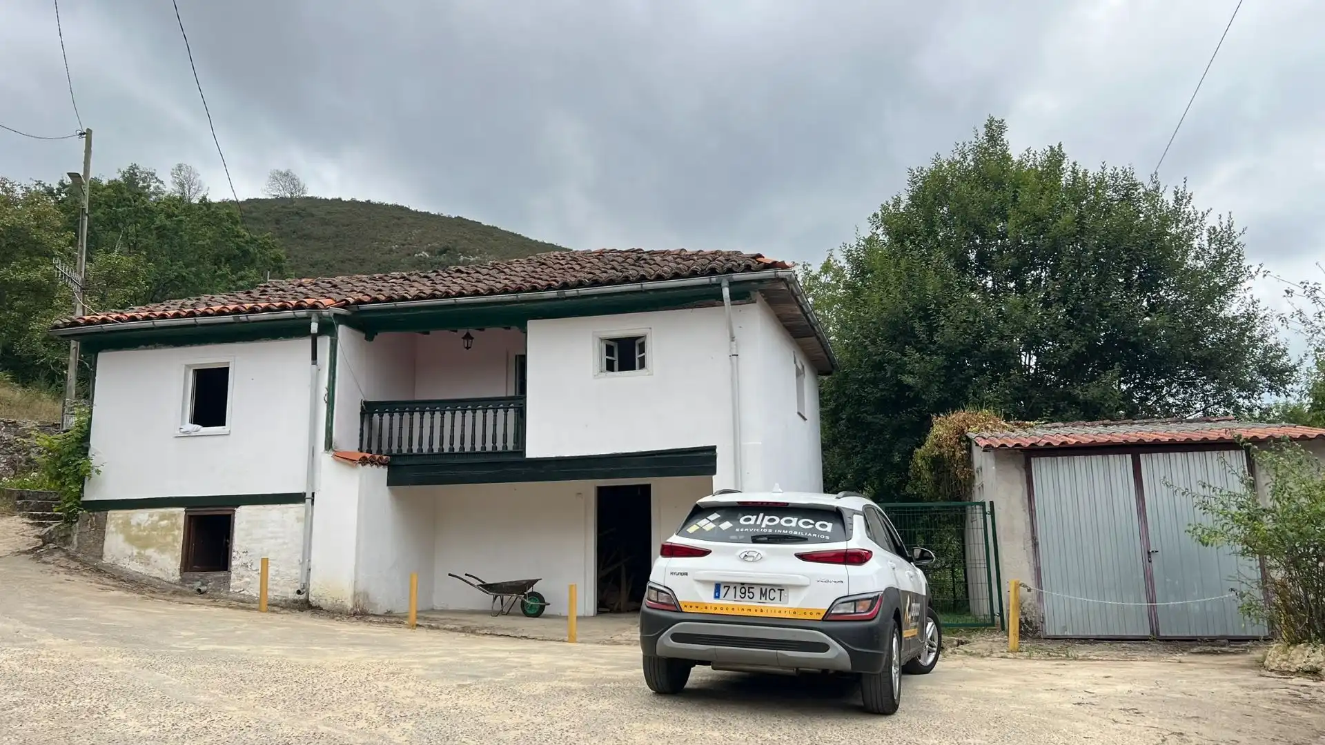 Vista exterior de Casa o xalet en venda en Cangas de Onís amb Jardí privat i Traster