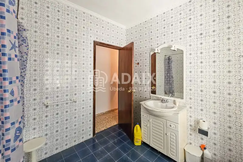 Baño de Casa o chalet en venta en Úbeda con Terraza, Trastero y Balcón