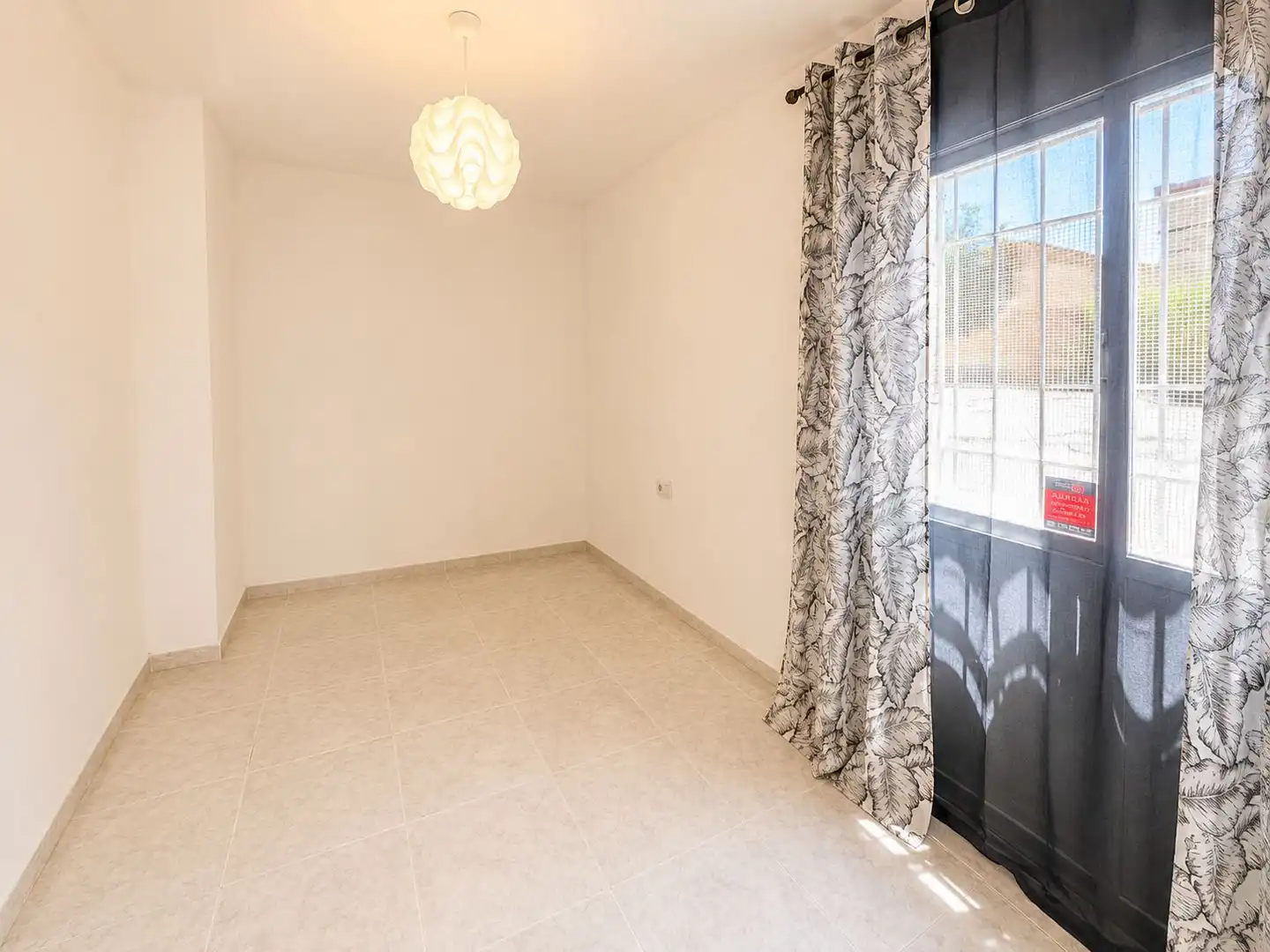 Habitación de Apartamento en venta en Fuengirola con Alarma