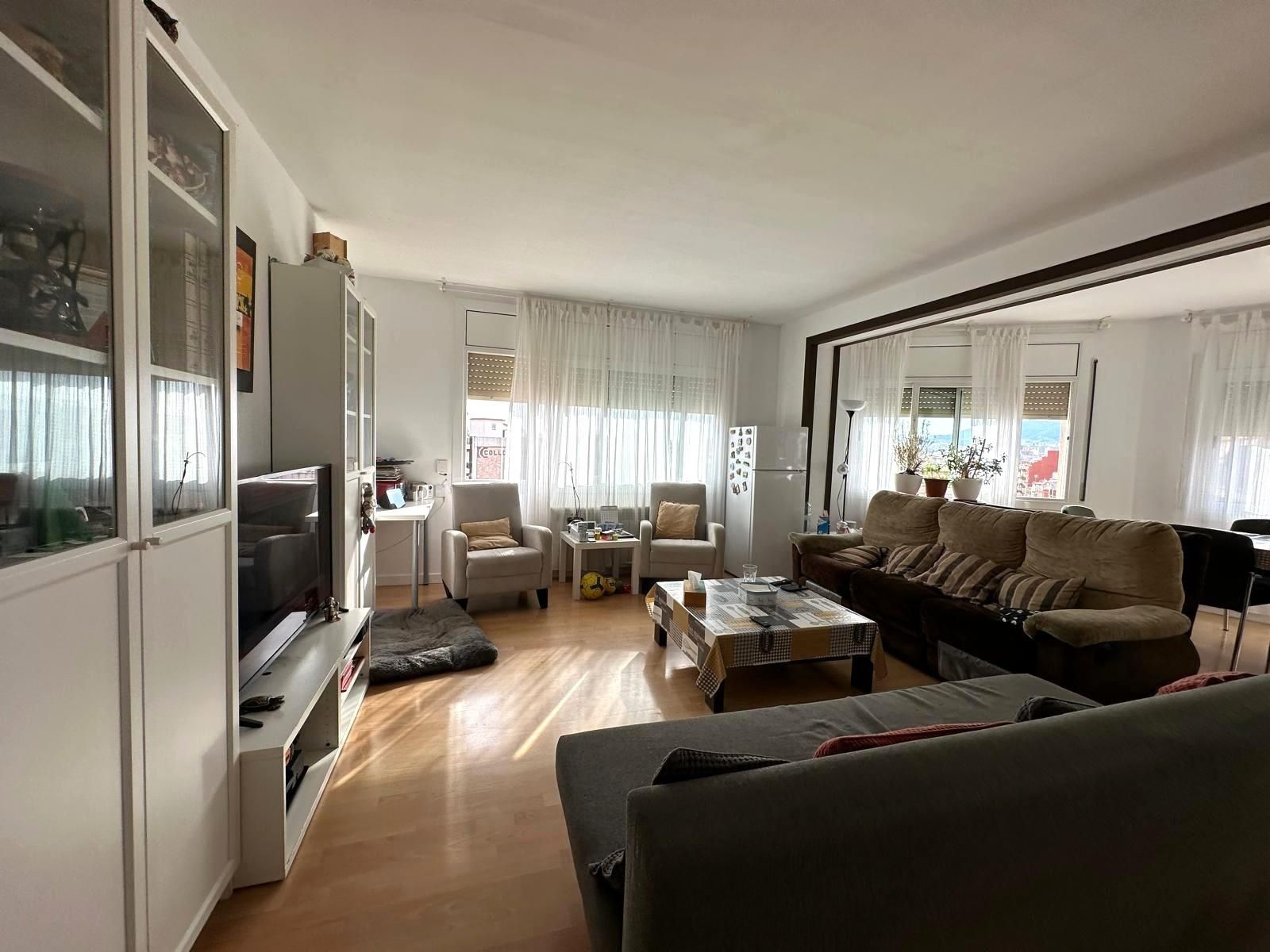 Living room of Flat for sale in Santa Coloma de Gramenet  with Air Conditioner, Heating and Terrace