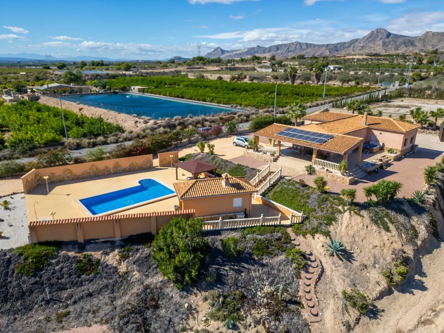 Vista exterior de Casa o xalet en venda en Albatera amb Aire condicionat, Calefacció i Jardí privat